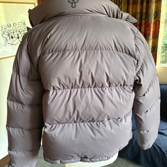 Aritzia Super Puff Shorty - SMALL - Picture 7 of 10